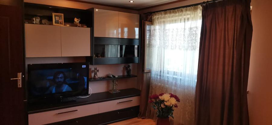 Apartament 2 camere,decomandat,zona Liliacului