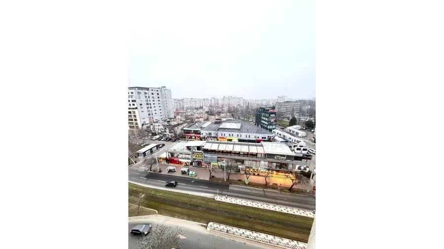 REA1027738 Studio Mall Vitan bloc 2001 53 mp
