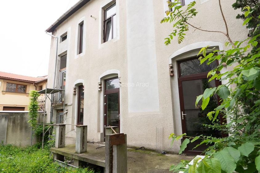 De vanzare Cladire bloc Istoric Central Arad D+P+E+M curte proprie - 24