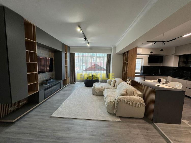 De vânzare – Apartament 4 camere, 102 mp, zona Bazar