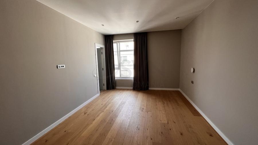 REA1015960 Penthouse spectaculos cu vedere spre lac