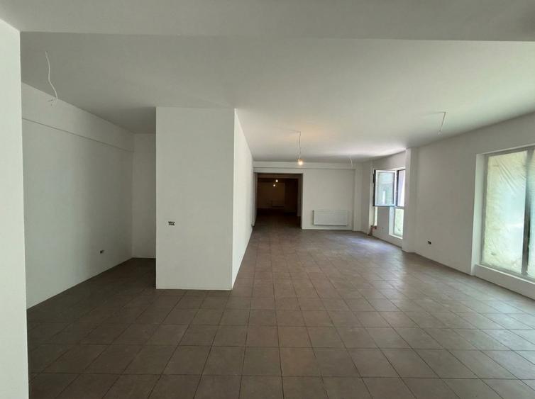 Spatiu Comercial , parter bloc nou construit , zona Nerva Traian