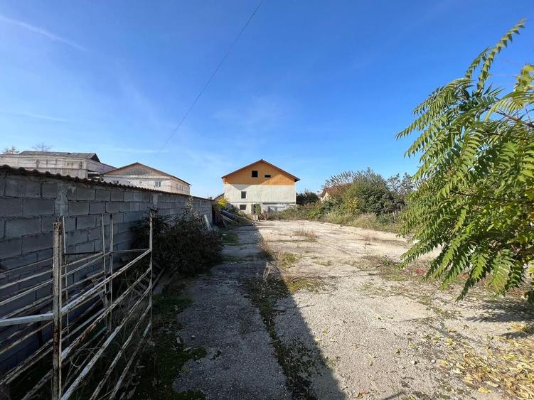 Spațiu + teren depozitare / producție, zona 9 Mai
