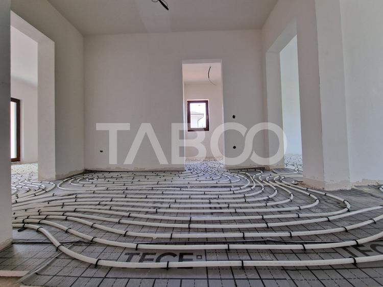 Casa individuala de vanzare cu teren, terasa, garaj si curte Selimbar