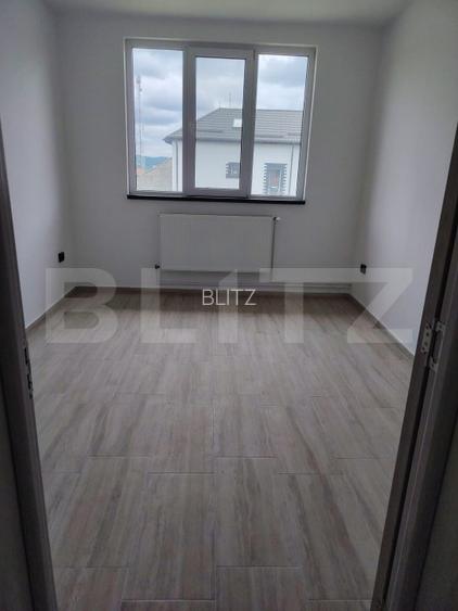 Casa de vanzare, cu 6 camere, 288 mp, zona Voinesti - 8