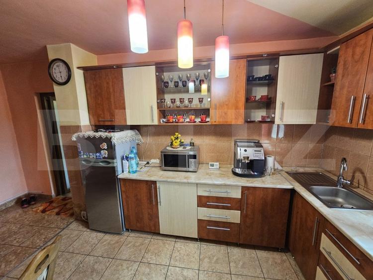Apartament de 2 camere decomandat, 49mp etaj intermediar zona Baciu