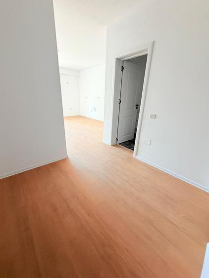 Apartament 3 camere 66 mp, baie cu geam, balcon, etaj 2, bloc nou