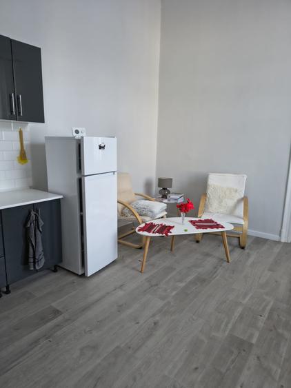 Apartament in zona centrala,finisat (cladire istorica ),mobilat,cu parcare