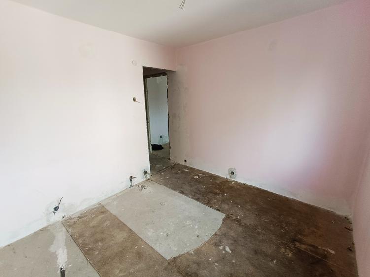 Apartament 2 semi, etajul 3 din 4, zona Tic Tac