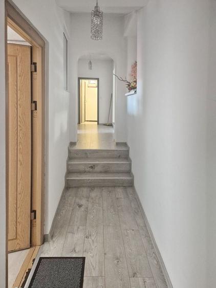 PROPRIETATE VERSATILA, complet renovată– 220 m² utili + 130 m² curte privată