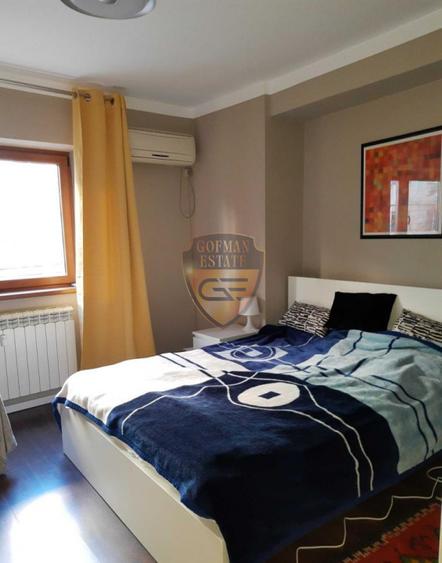 3 camere, Ultracentral la 200 m de plaja ,balcon,  jardiniera, renovat , etaj 1