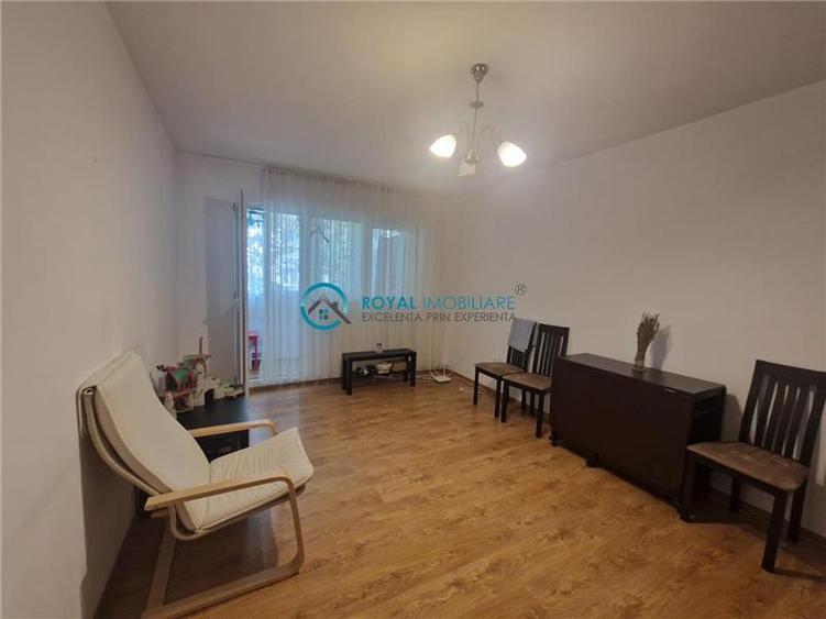 Royal Imobiliare - Inchiriere apartament zona Vest