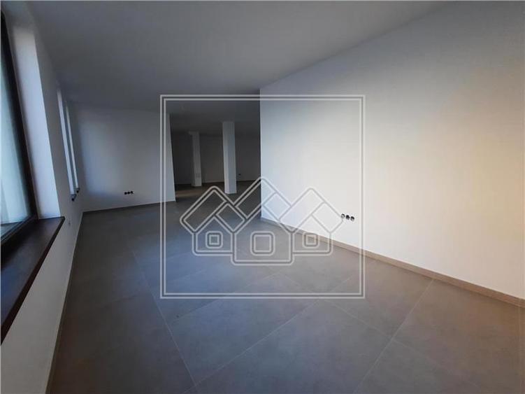 Spatiu comercial nou, modern, 81 mp utili, zona Piata Cluj