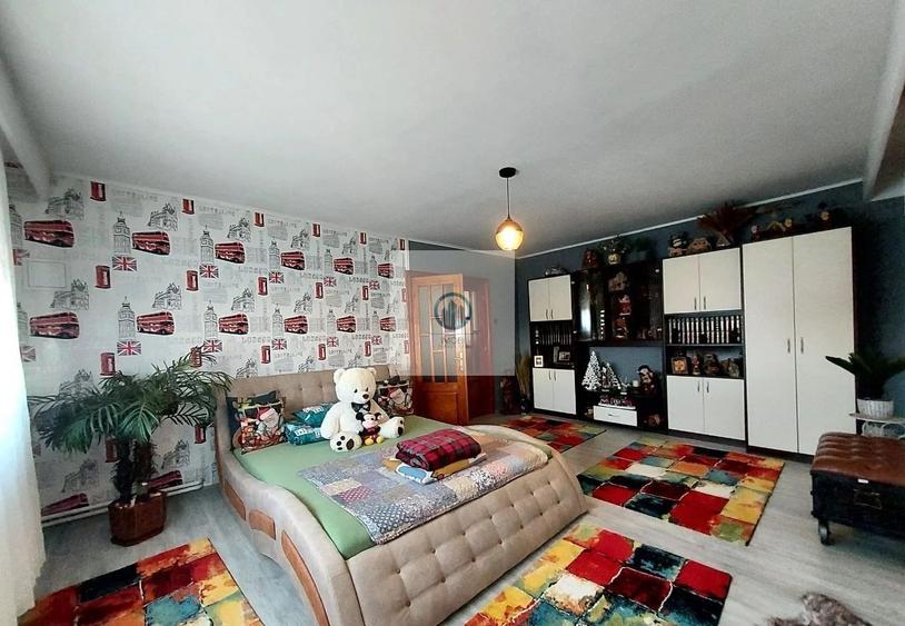 Vila Impresionanta în Deva–Construcție Solida 3 garaje inclus elevator