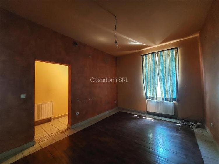 Casa spatioasa cu teren mare, pe colt, in Periam - 15