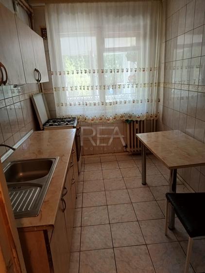 3 camere, et 1/9, anvelopat, 71 mp-Apusului