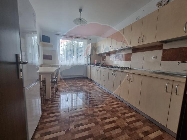 Casa individuala de inchiriat | 5 camere | Cristian