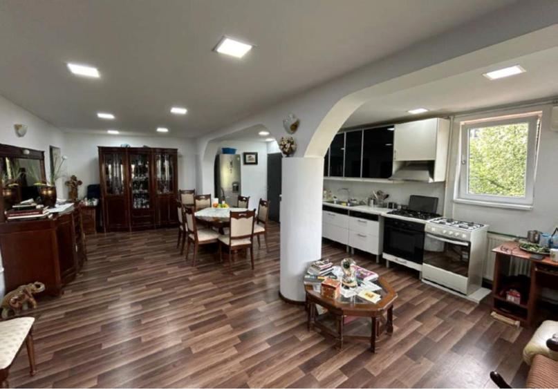 APARTAMENT 3 CAMERE vanzare prin LICITATIE PUBLICA - RISC SEISMIC U3