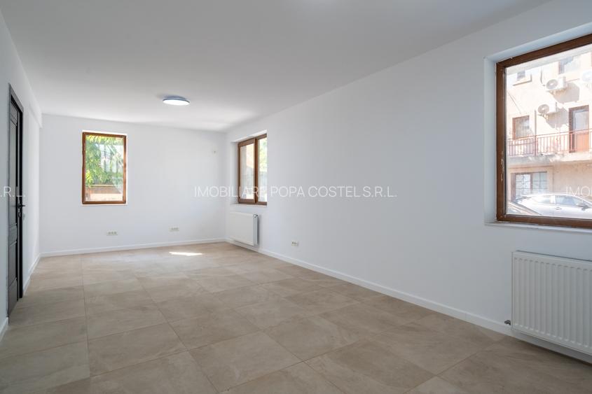 Otopeni central - Calea Bucurestilor (DN1) vila P+2 cu 7 camere 6 bai, parcare
