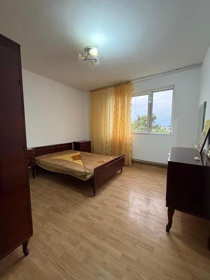 Vanzare apartament 3 camere, in Galati, Micro 13B, centrala, liber
