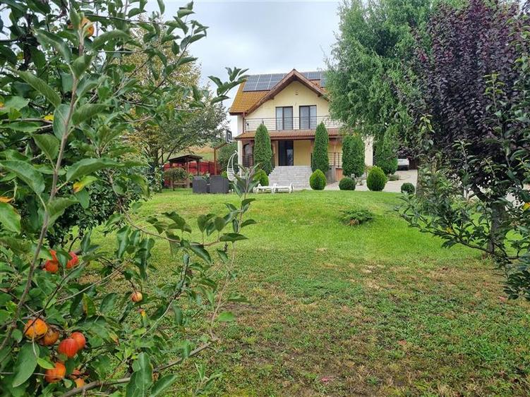 De vanzare casa individuala cu garaj, la cheie, 6 cam, 3 bai, cu 2311 mp , Nazna