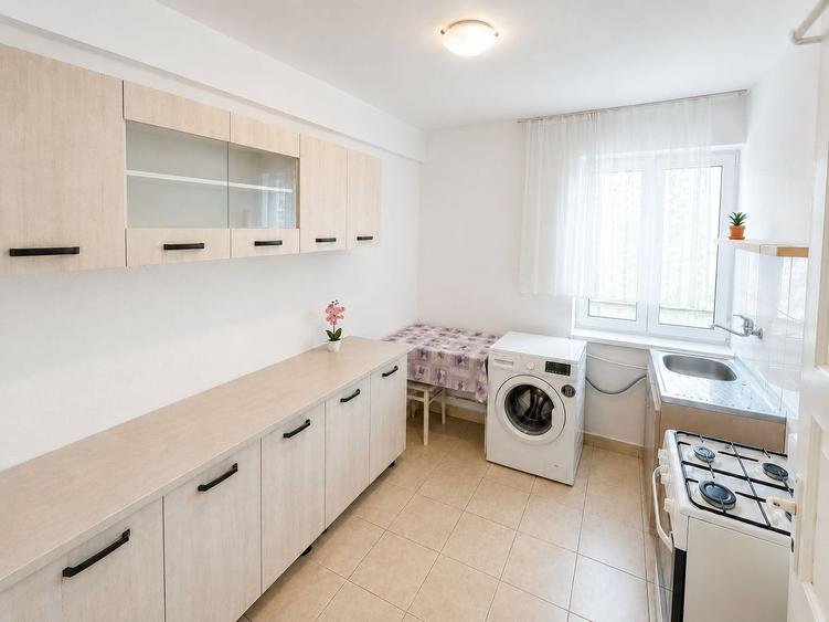 Apartament cu 2 camere de inchiriat, str Andrei Saguna, zona Centrala