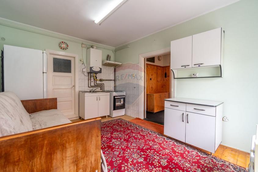 Casa cu 2 camere de vanzare in zona Dambul Rotund