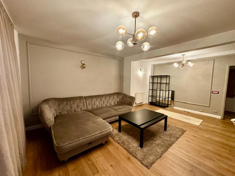 Inchirirere vila 6 camere, renovata, 4 parcari, zona Pipera- Rond OMV