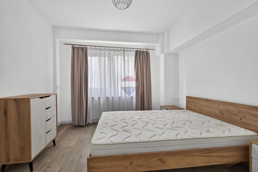 Apartament cu 4 camere de închiriat în zona Polivalenta