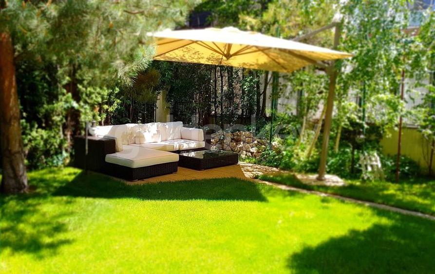 Vilă cu 7 camere, 5 bai | gradina 350mp, 2 garaje