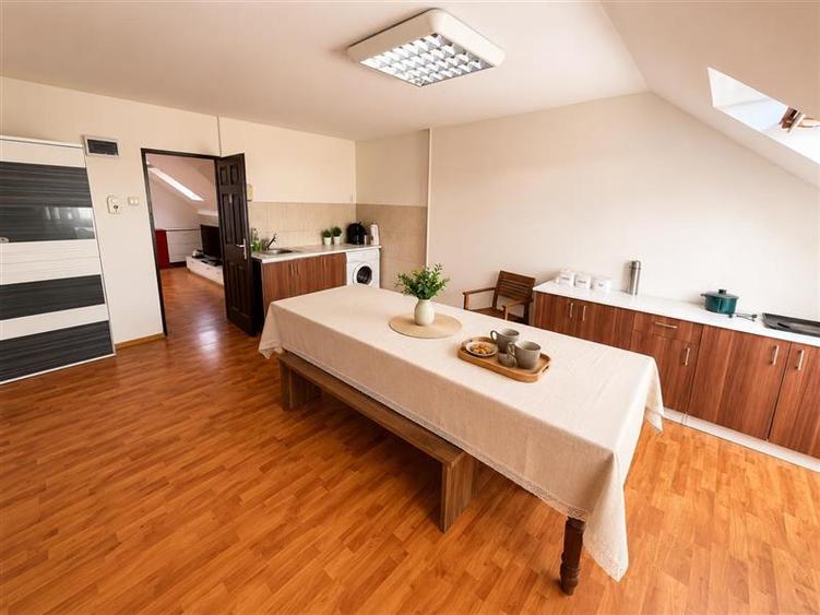 Cladire comerciala reprezentativa, 670 mp, vizibilitate, parcare proprie, vitrin