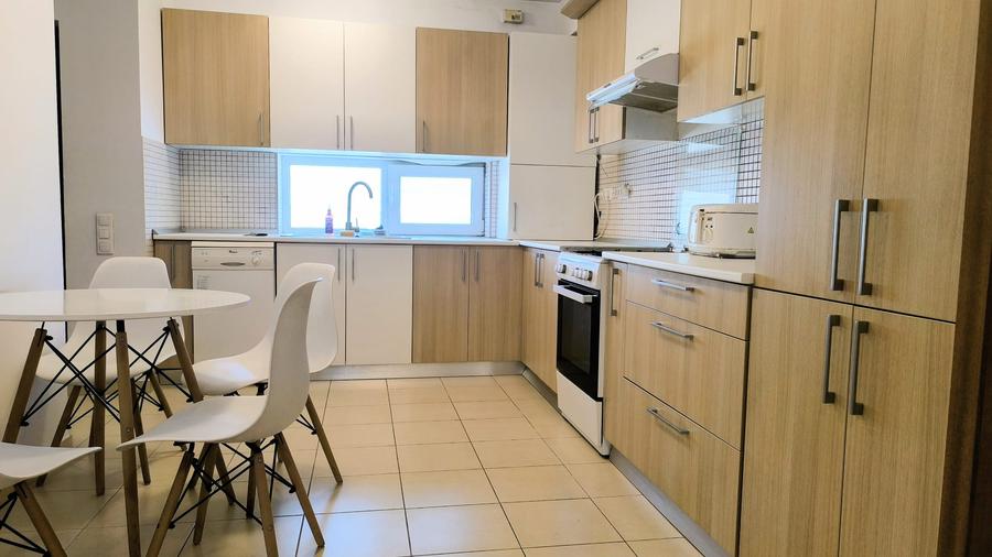 Pipera: Vila cu 3 camere, 3 bai si curte proprie !