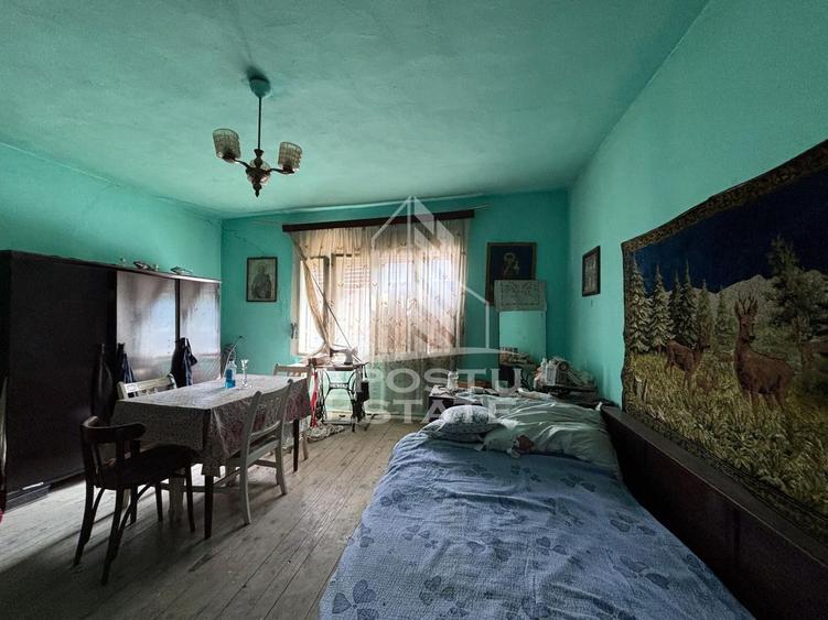 Casa cu 5 camere, 777 mp teren la MOLDOVA VECHE, ideal casa de vacanta