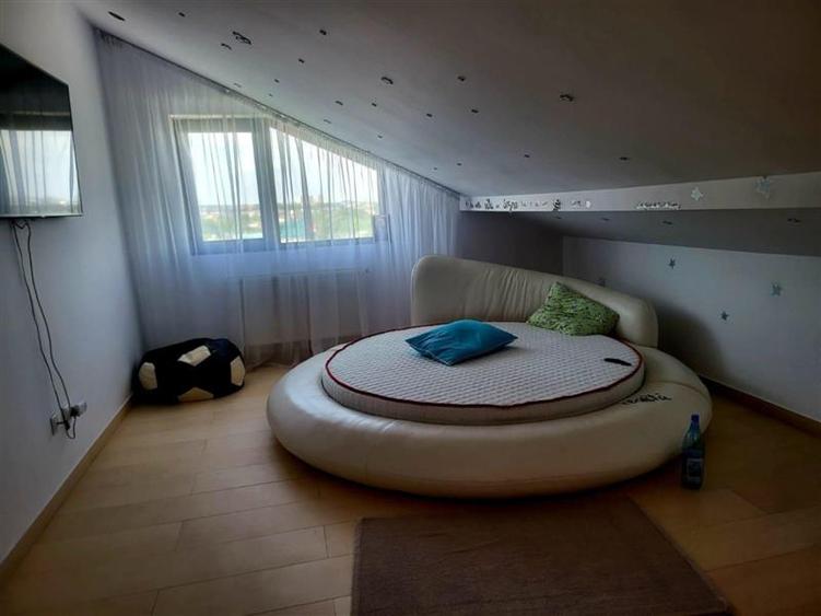 Apartament 3 camere  de vanzare  Lunca Cetatuii,