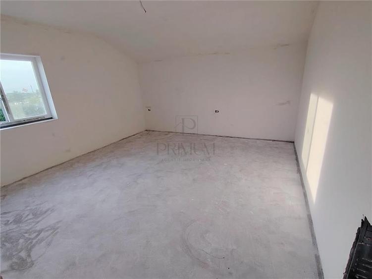 DUPLEX 4 CAMERE - DORMITOR LA PARTER - BUCATARIE INCHISA