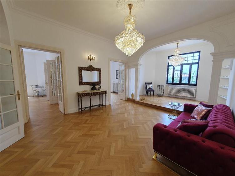 Apartament spatios, reprezentativ, office.