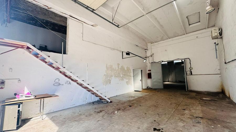 Hala Comerciala, depozitar de închiriat confectii zona accesbili oras