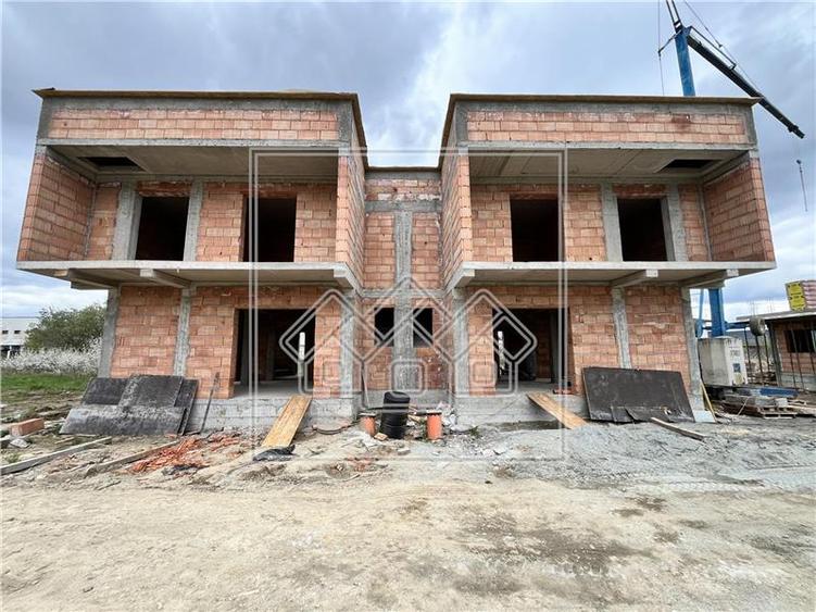 Casa tip duplex in Selimbar, 4 camere, 200 mp teren