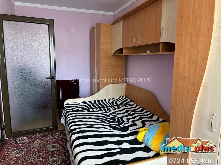 Apartament 3 camere semidecomandat, etaj 3/4, Micro 38 - 5