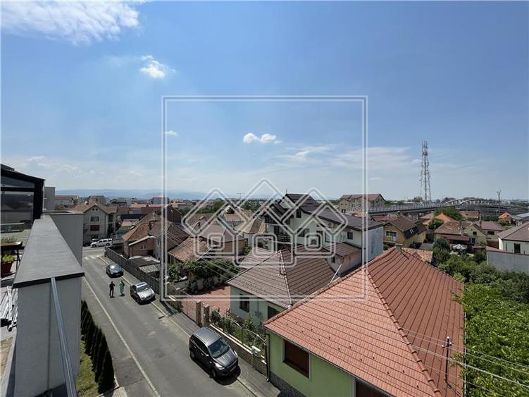 Penthouse superb 3 camere, Calea Surii Mici | Bloc cu LIFT, 2 bai