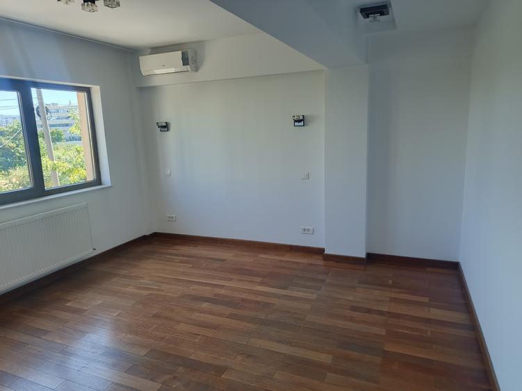 Pipera/ vila cu etaj/ curte/ mobilata partial/ aproape Mall Promenada