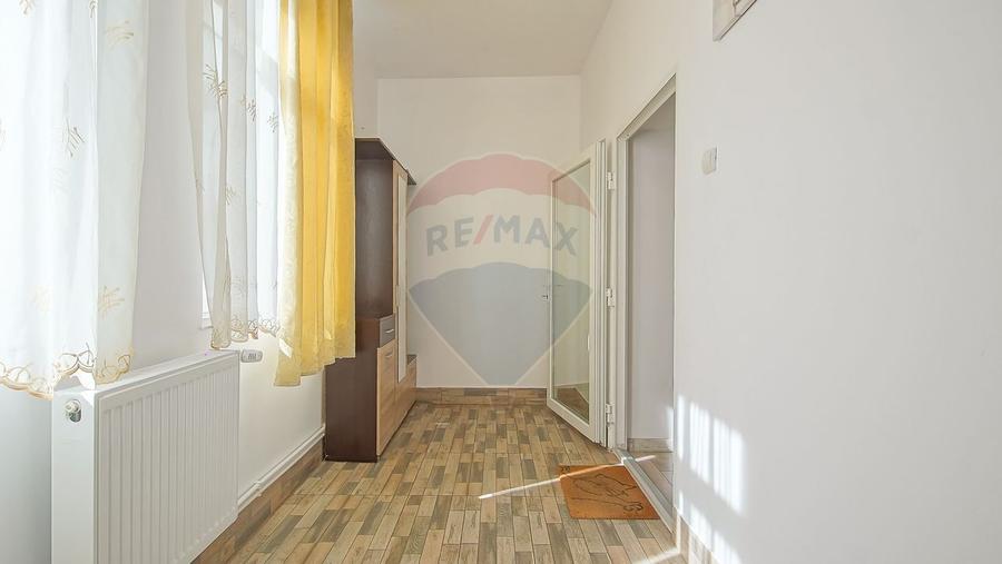Proprietate rară în centrul Râșnovului, cu spațiu comercial
