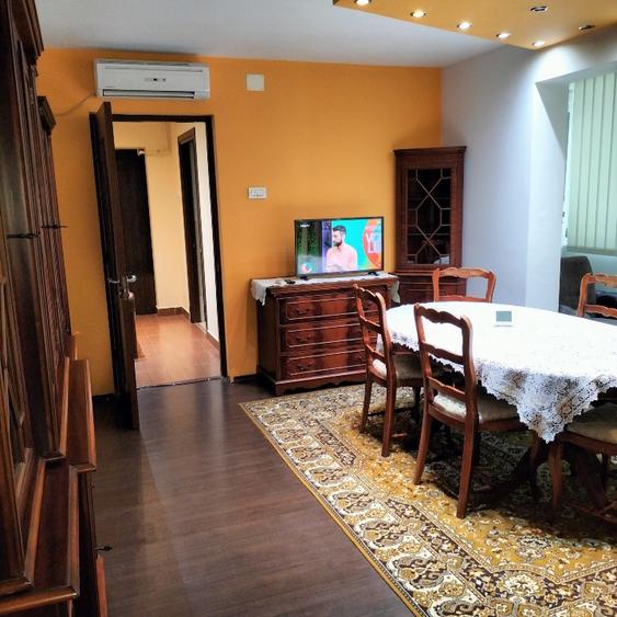 Proprietar inchiriez apartament cu 3 camere semidecomandate in zona centrală