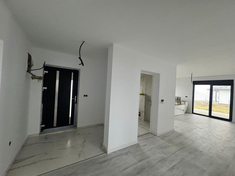 Casă individuală de vânzare – 131 mp construiți, teren 6 ari