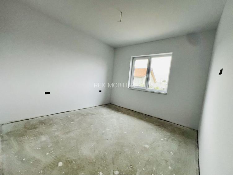 Duplex nou cu 5 camere despartit prin garaj - Dumbravita - 11