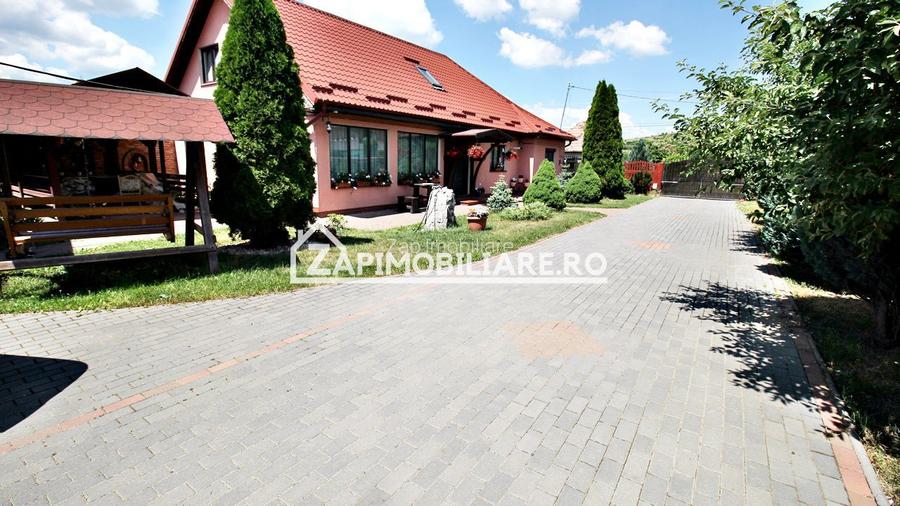 Casa 5 camere, 250 mp,3 băi,2.500mp teren,  0% comision - 10