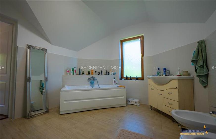 FILM! Sophisticated villa in an exclusive natural setting, Pestisu Mic, Valea Na - 12