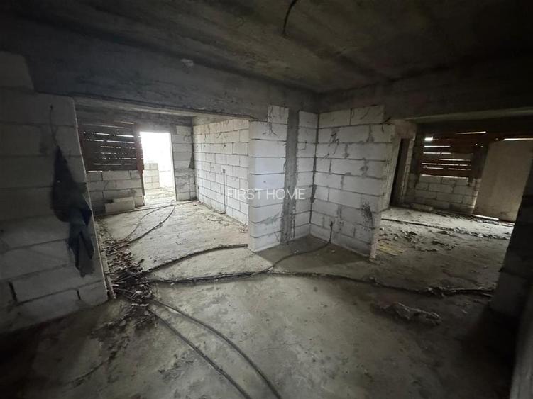 Casa Radulesti, an 1996 ,la rosu, 2.000 mp teren , 310 mp casa - 12