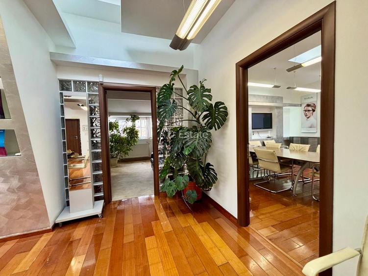 Vila De Inchiriat 11 camere  D+P+2 Timpuri Noi 12 Locuri Parcare 500 mp - 4