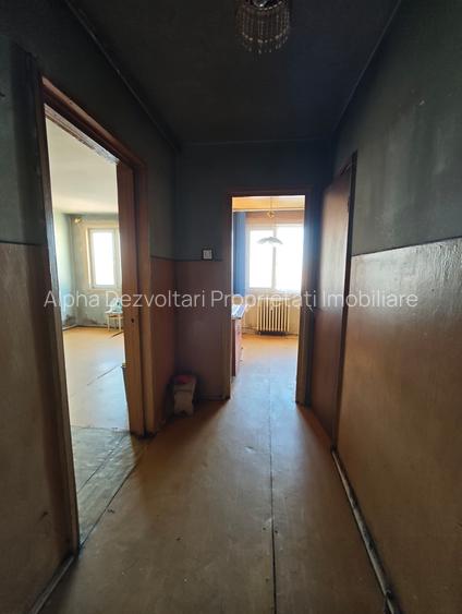 Titan, Piata 1 Decembrie 1918, str. Ciucea - 2